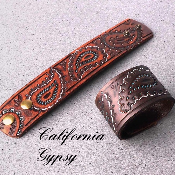 RESTOCKING🎉Tooled Painted Leather Boho Cuff - Picture 7 of 8